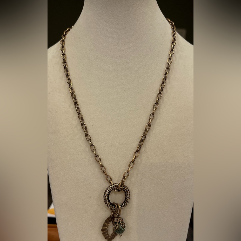 Elegant Gold-Toned Necklace - Picture 7 of 7